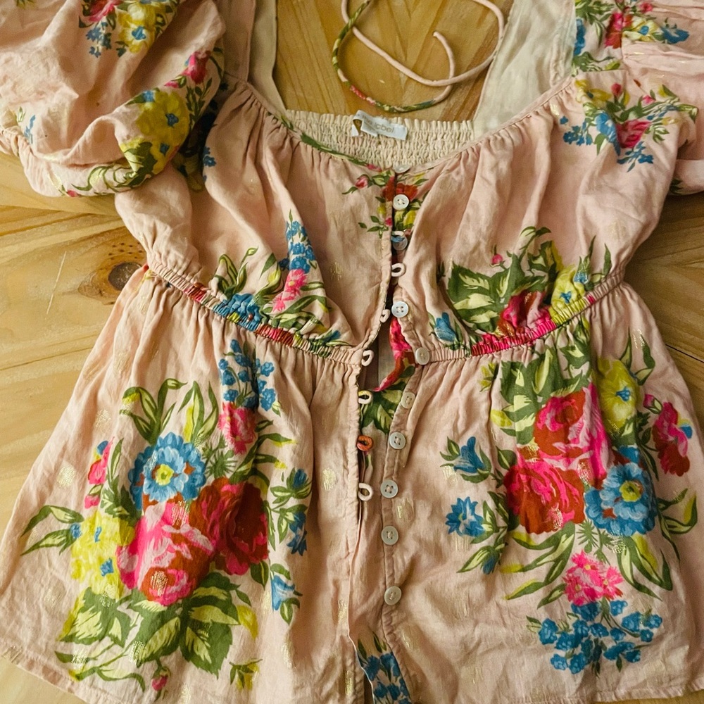 Love the Label Puffy Sleeves Blouse